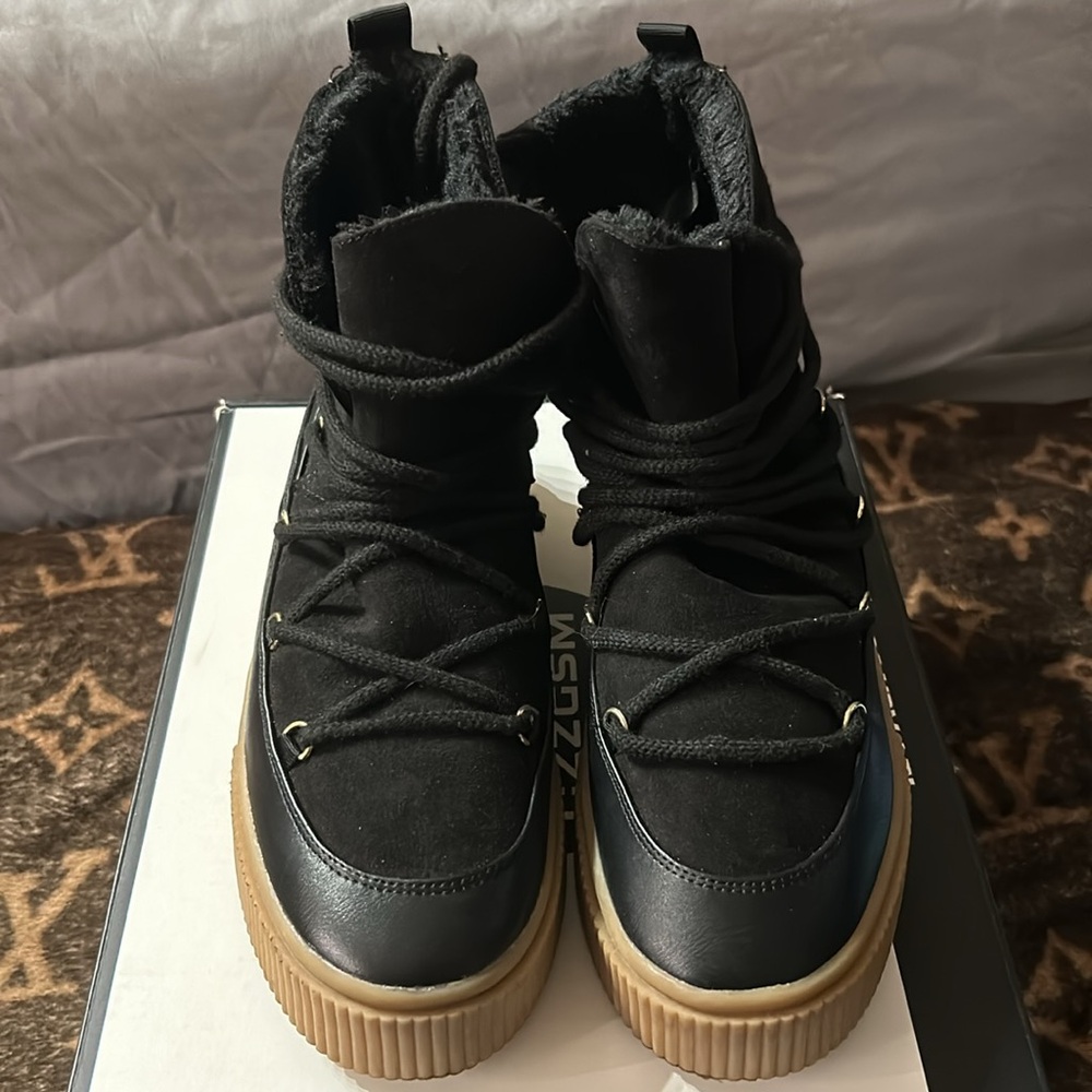 H&M fur lined boots